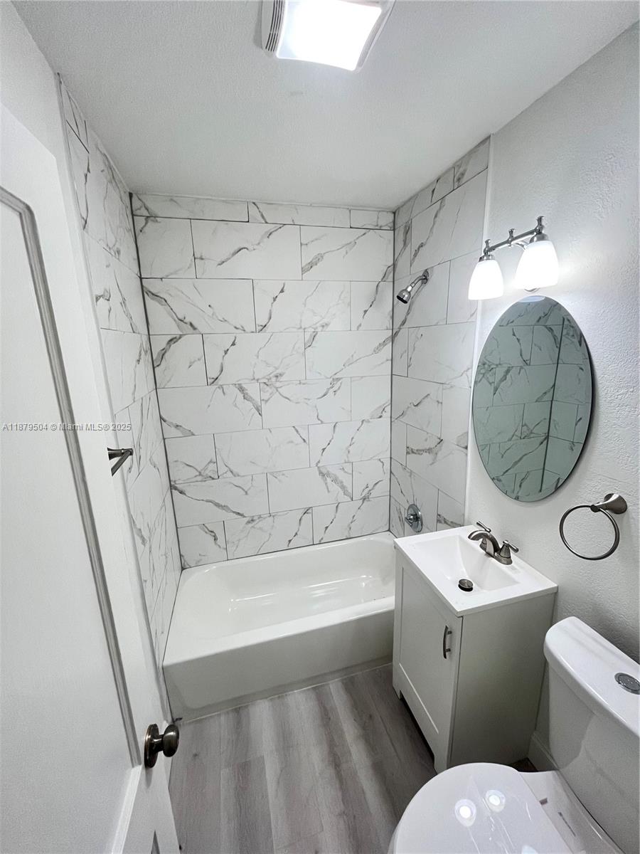 LAUDERDALE - Residential Lease