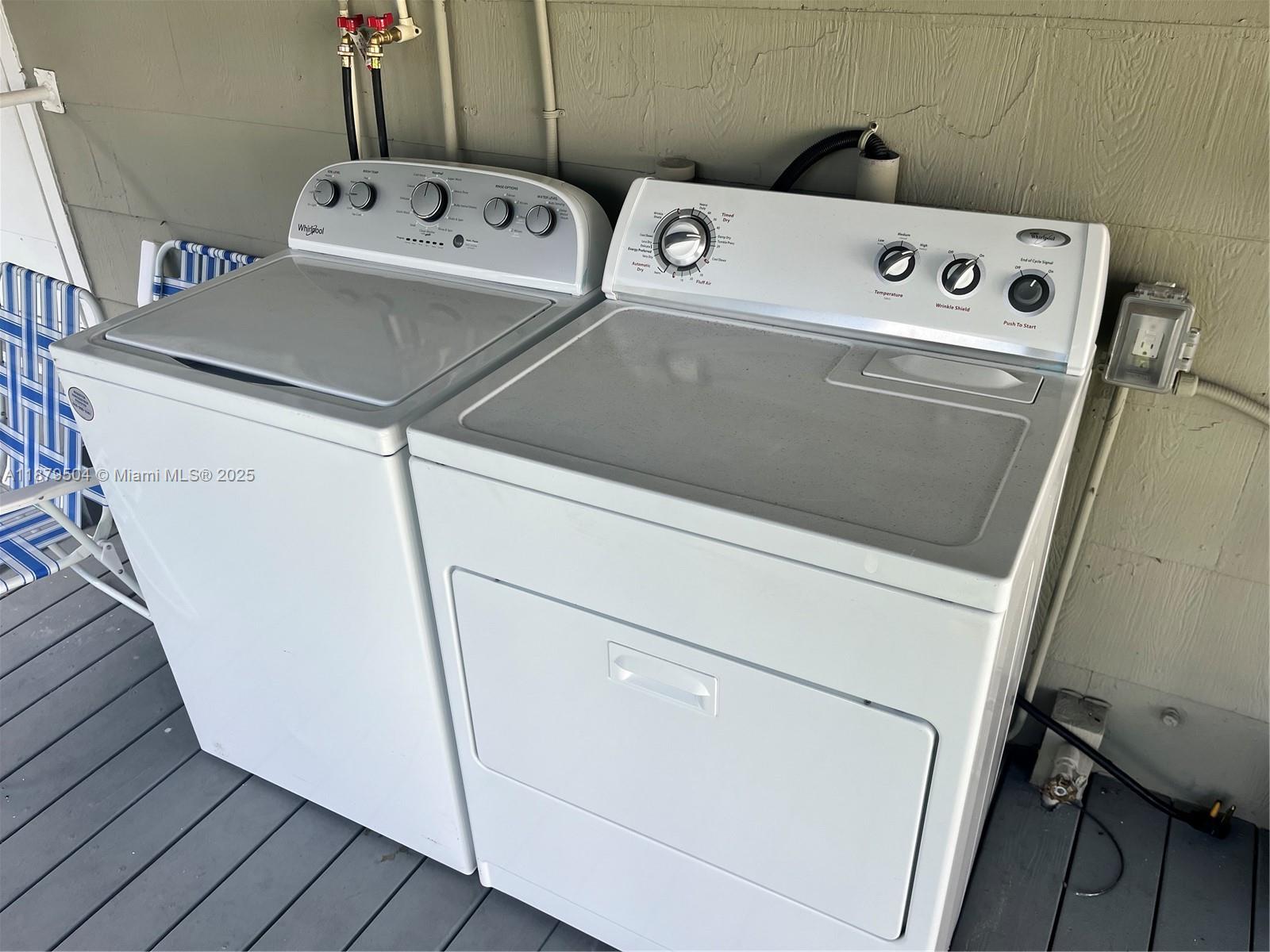 LAUDERDALE - Residential Lease