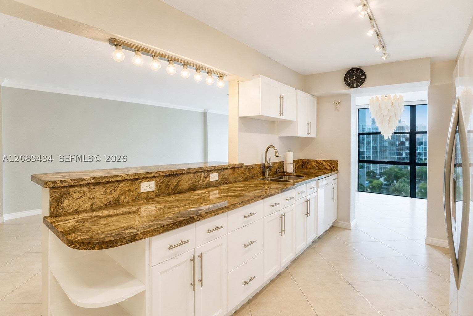 1000 Parkview Dr 614