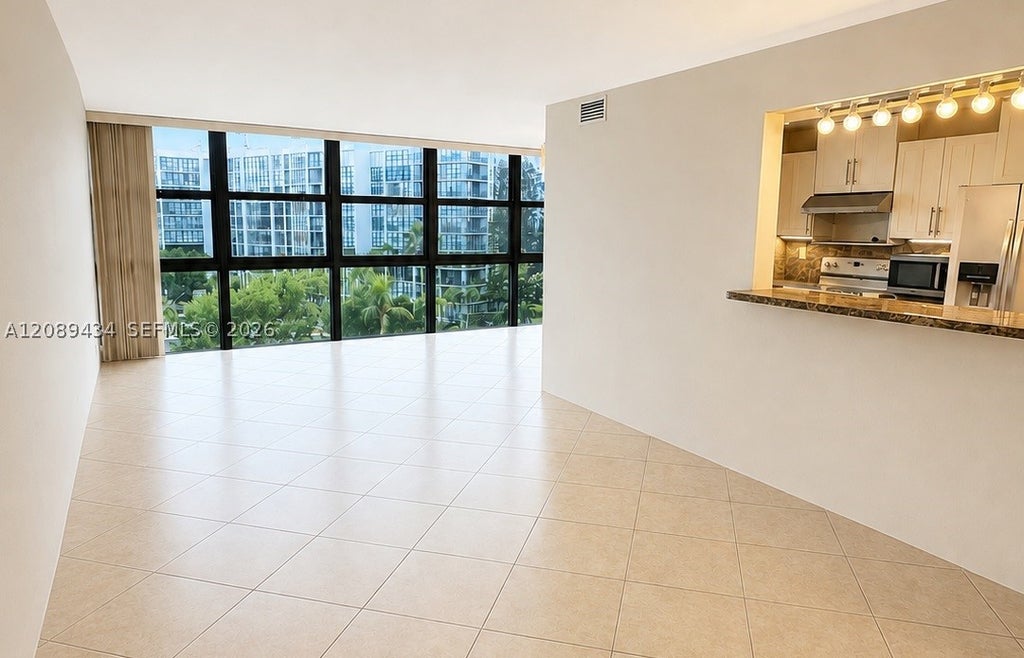 Photo of 1000 Parkview Dr #614, Hallandale Beach, FL 33009 (MLS # A12089434)