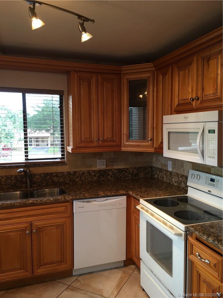 TASTEFULLY REMODELED THIS UNIT FEATURES WOOD CABINETS WITH GRANITE COUNTER TOPS; PORCELAIN TILE; BERBER CARPET IN BEDROOMS. SPACIOUS DINING/LIVING ROOM! ACCESS TO BONAVENTURE TOWN CENTER FACILITIES, GREAT SCHOOLS AND EASY ACCESS, READY TO MOVE IN.
