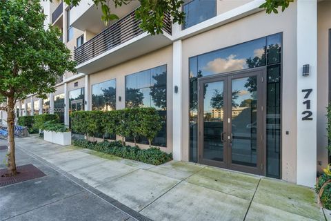 700 SW 1st St Miami FL 33130