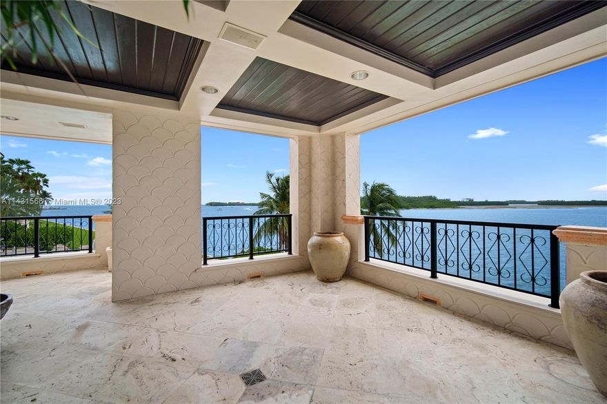 Beautiful 4 bedroom 4.5 baths, plus den off kitchen. A unique floorplan with 4,109 sqft. S.E. and S.W. corner unit in Bayview. Unit has city views and sunset views. Multiple terraces for outdoor dining. Huge master suite with steam shower and jacuzzi tub.