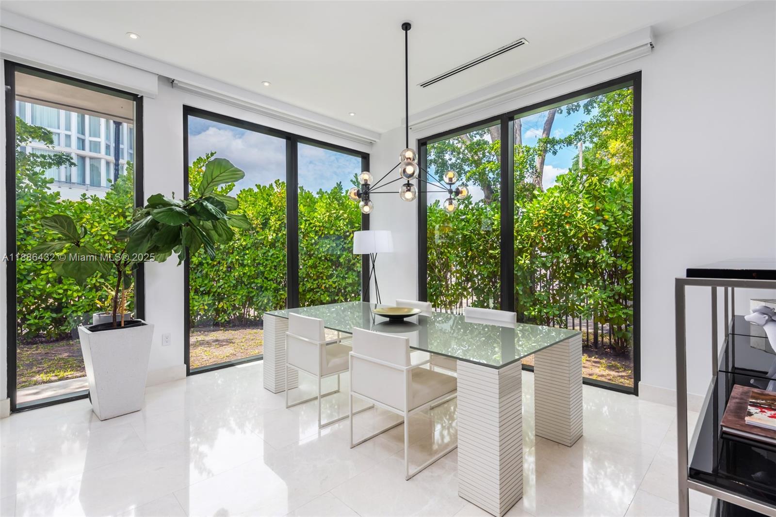 BRENTWOOD - Residential Lease