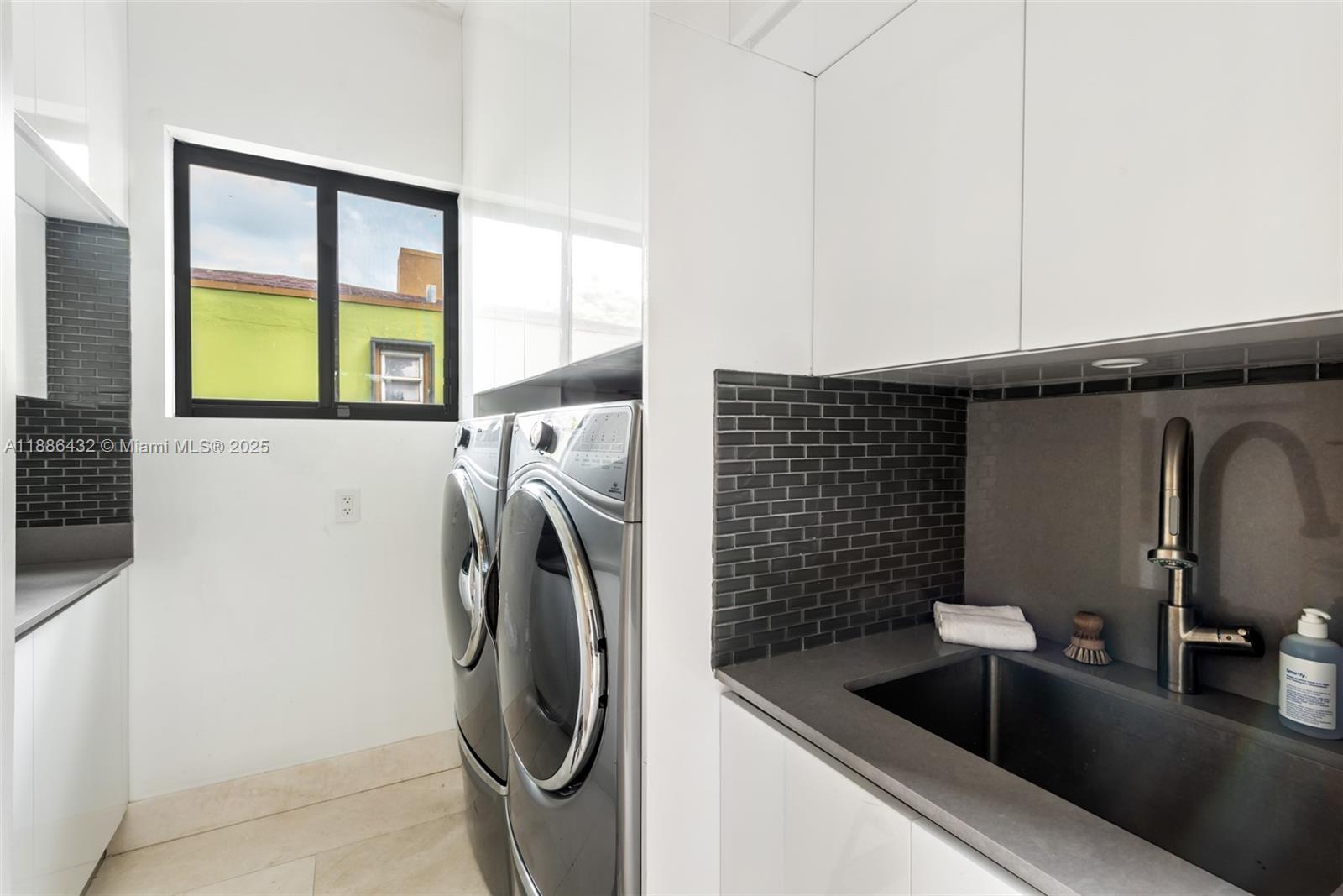 BRENTWOOD - Residential Lease
