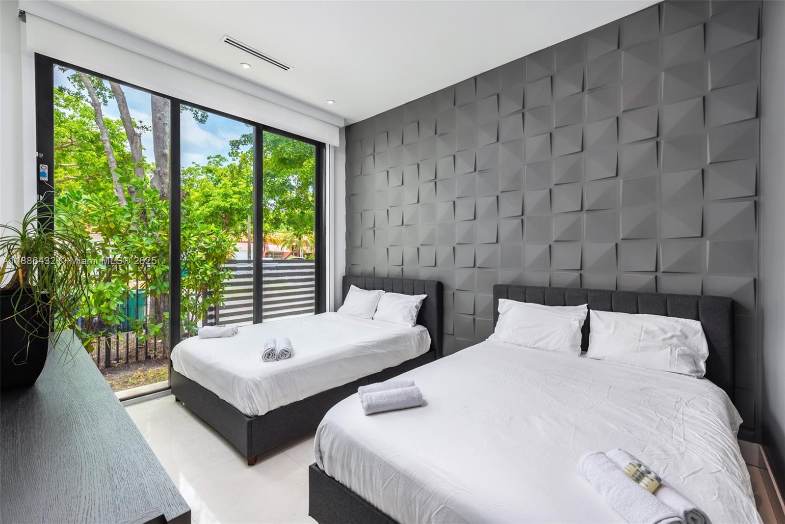 BRENTWOOD - Residential Lease