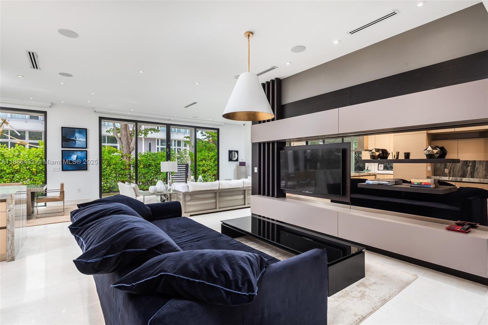 BRENTWOOD - Residential Lease
