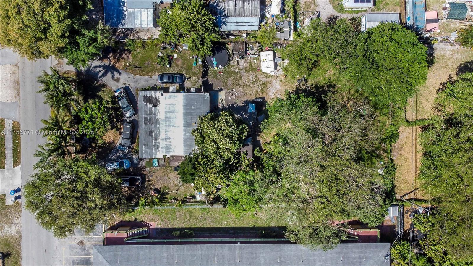 HOLLYWOOD LITTLE RANCHES - Residential