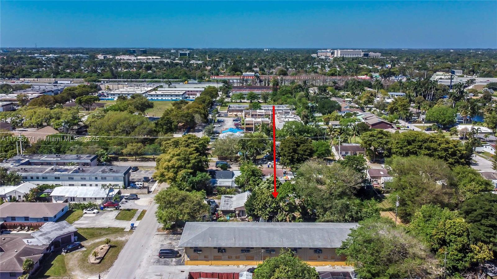 HOLLYWOOD LITTLE RANCHES - Residential