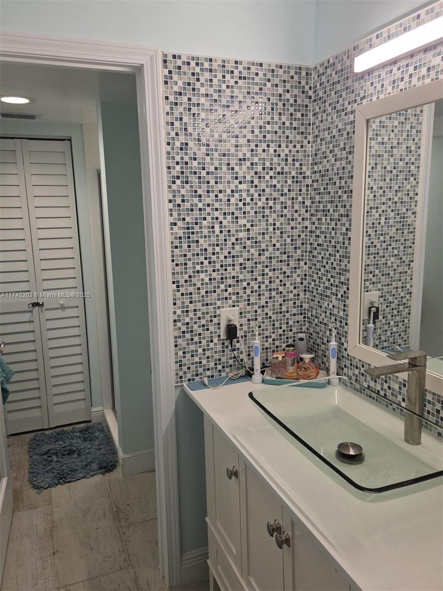 OCEAN HARBOUR CONDOMINIUM - Residential