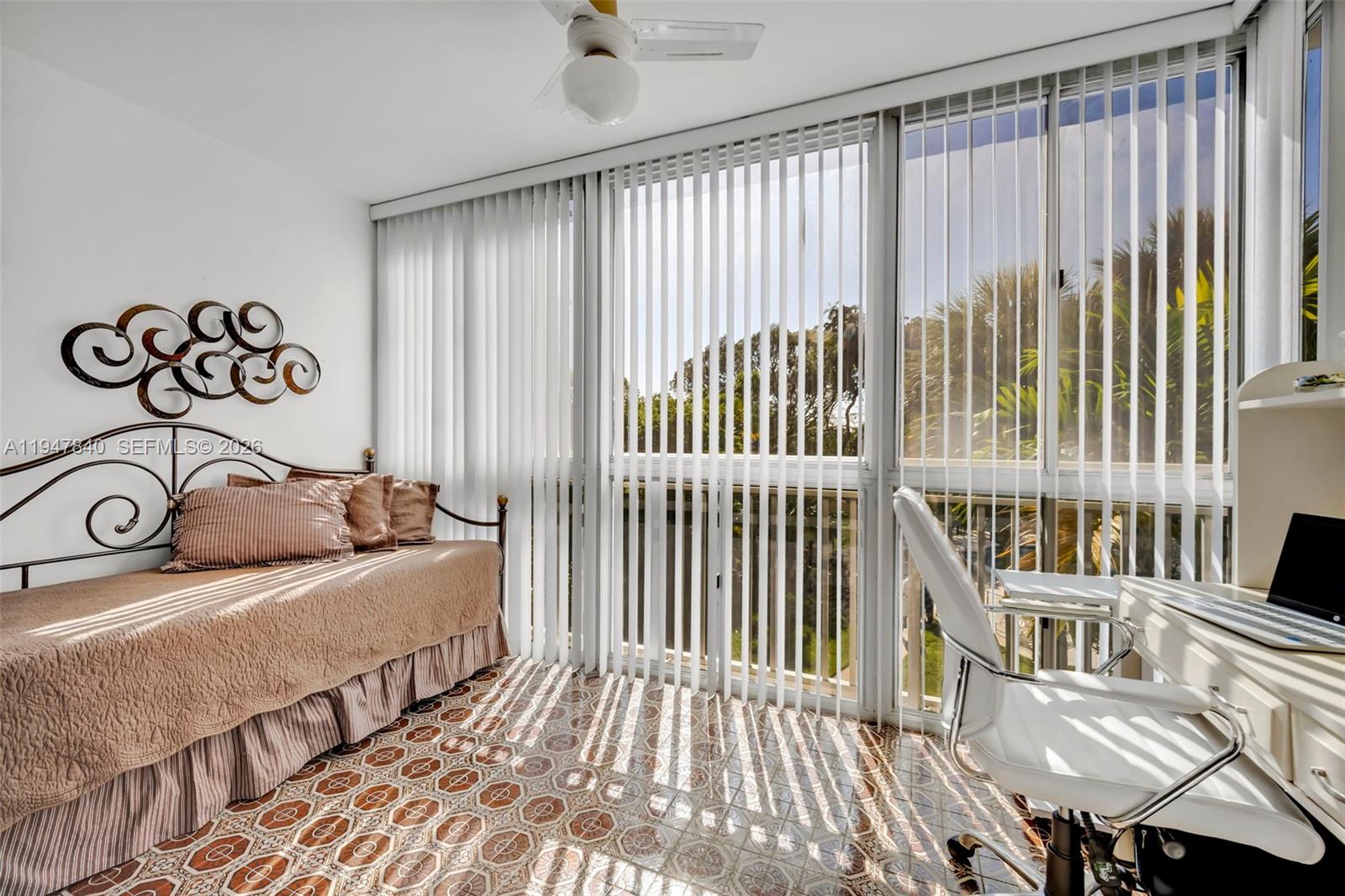 HILLCREST EAST NO 25 COND - Residential