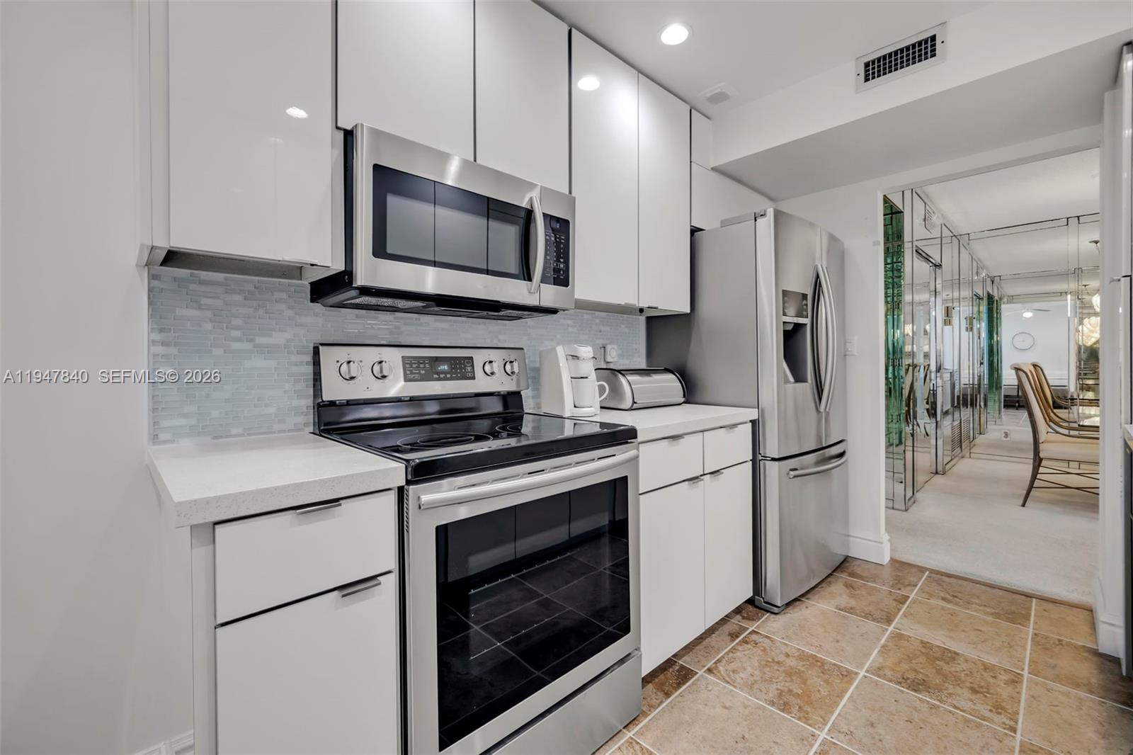 HILLCREST EAST NO 25 COND - Residential