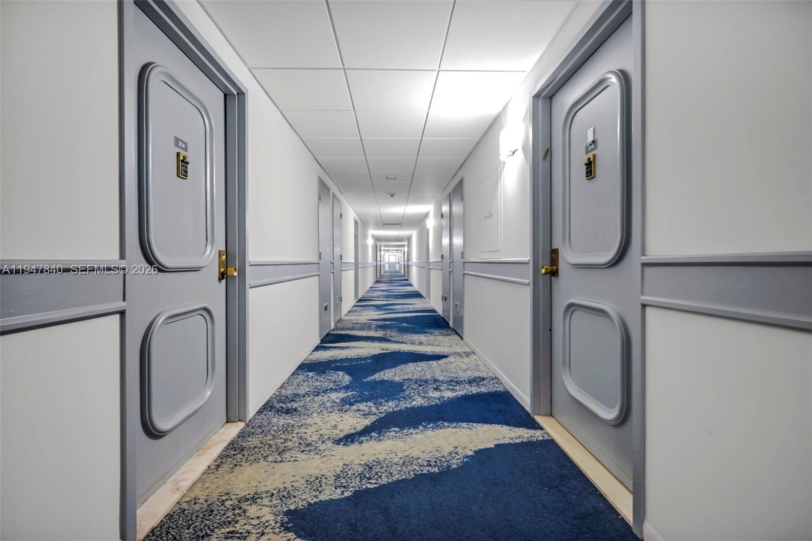 HILLCREST EAST NO 25 COND - Residential