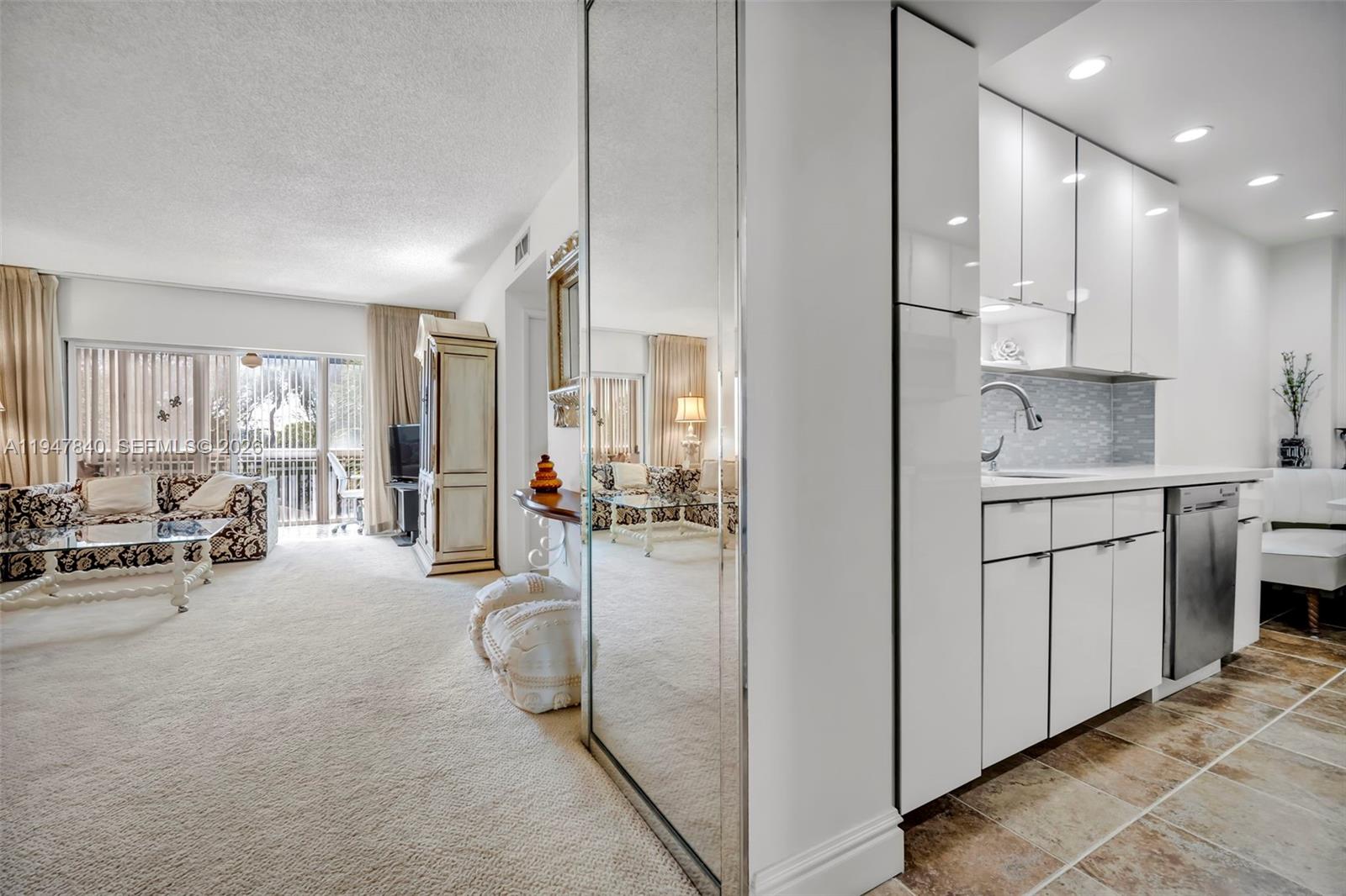 HILLCREST EAST NO 25 COND - Residential