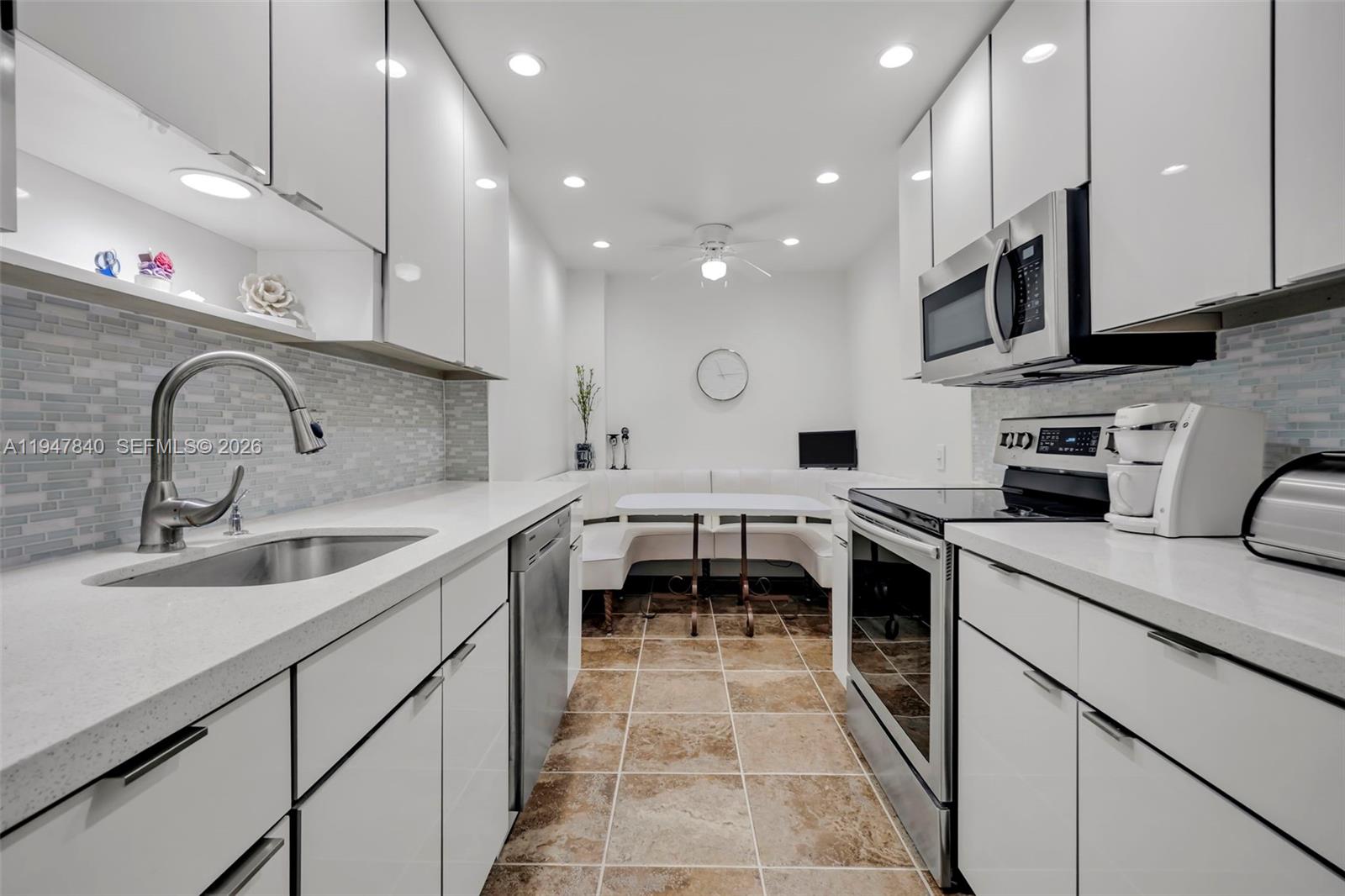 HILLCREST EAST NO 25 COND - Residential