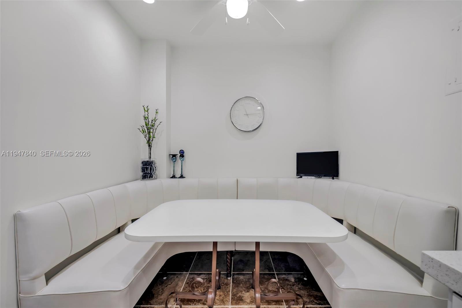 HILLCREST EAST NO 25 COND - Residential