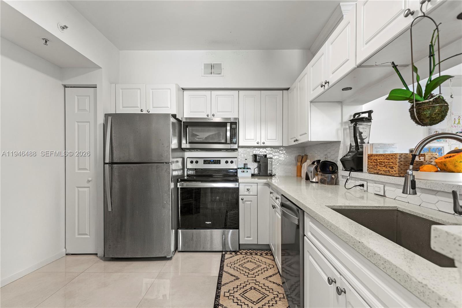 PORTO BELLAGIO CONDO - Residential