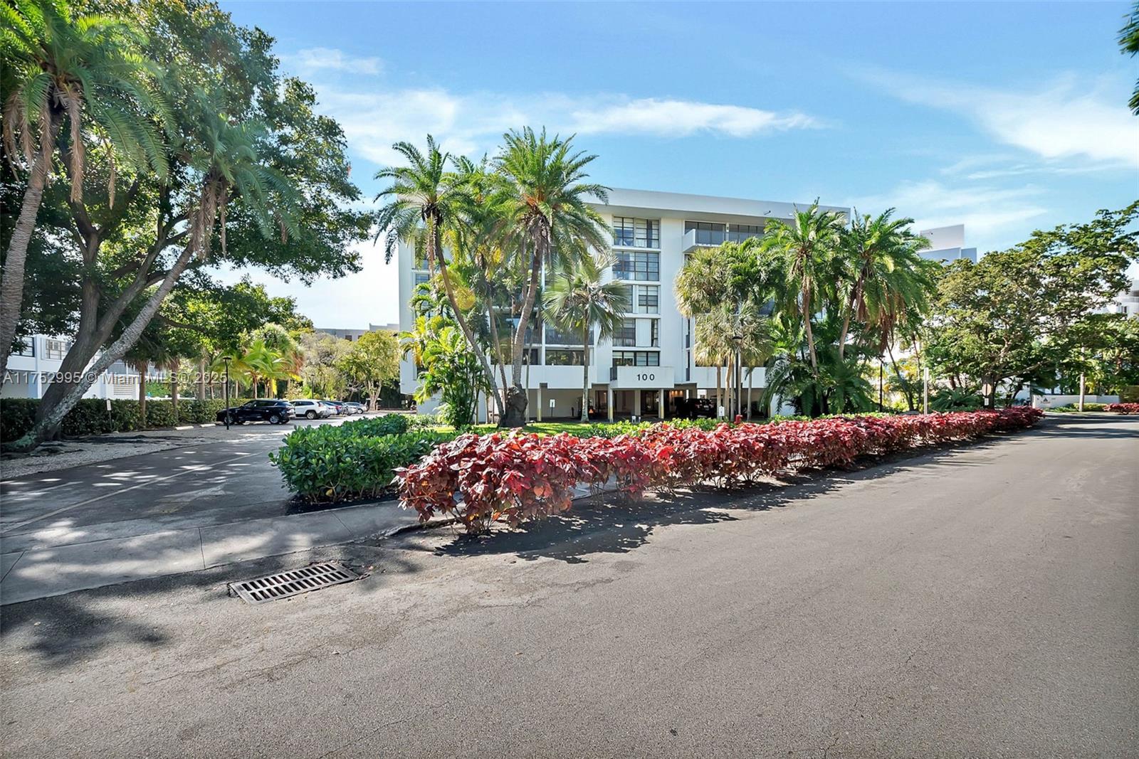 KEY BISCAYNE ONE HUNDRED - Residential