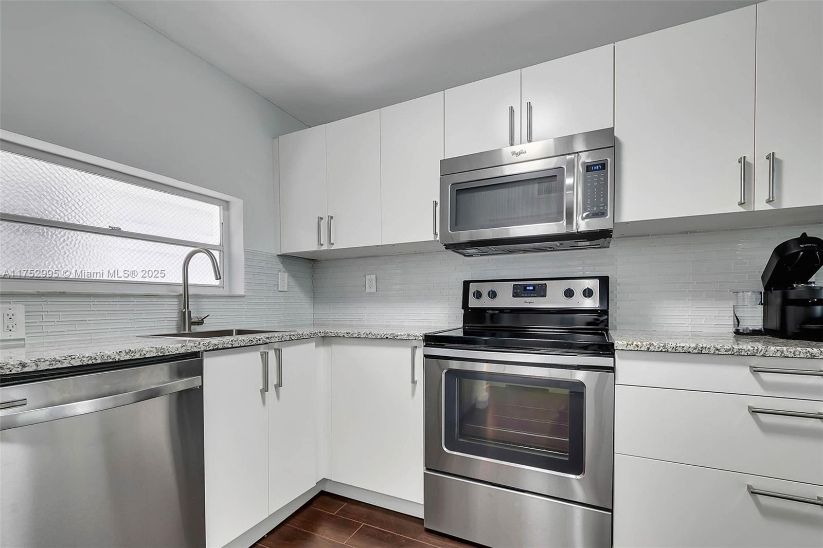 KEY BISCAYNE ONE HUNDRED - Residential