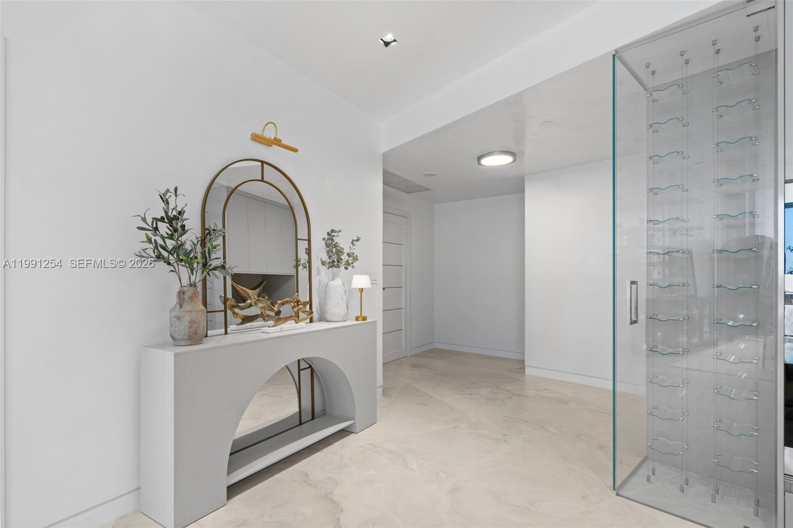 MAJESTIC TOWER - Residential