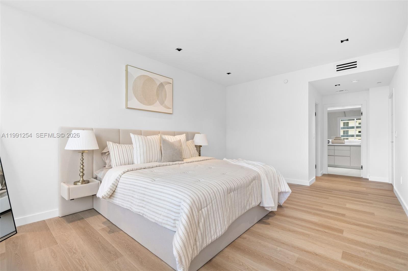 MAJESTIC TOWER - Residential