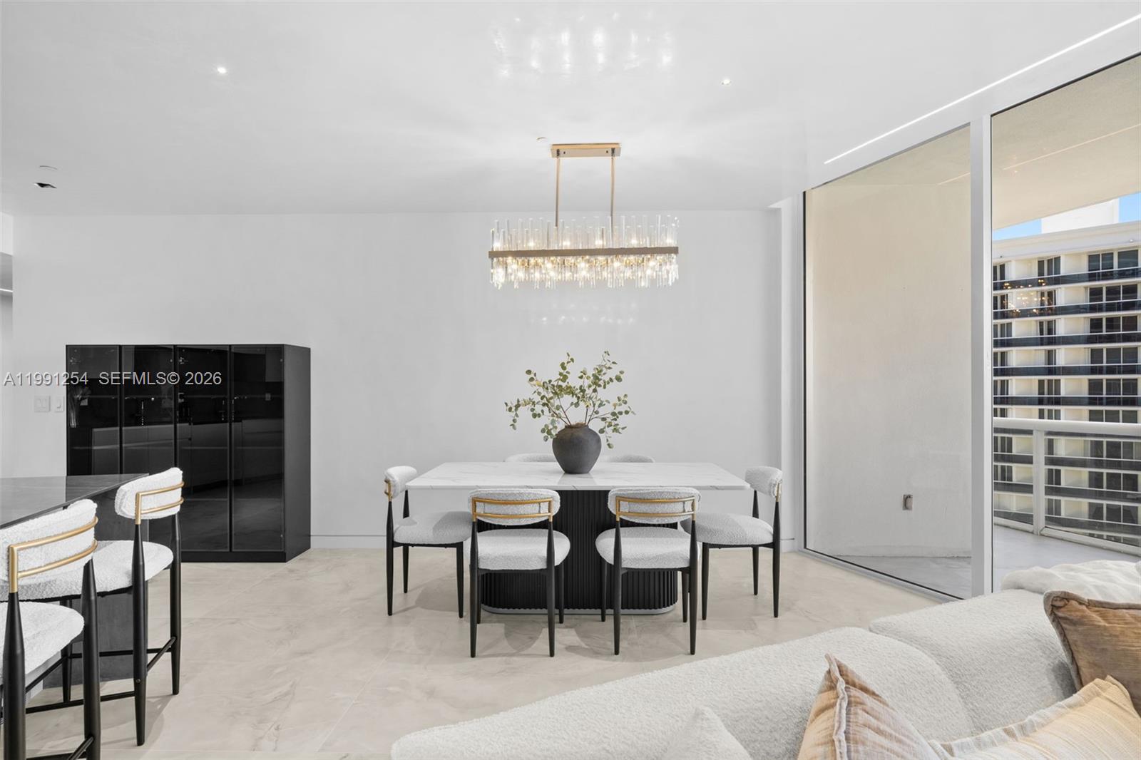 MAJESTIC TOWER - Residential