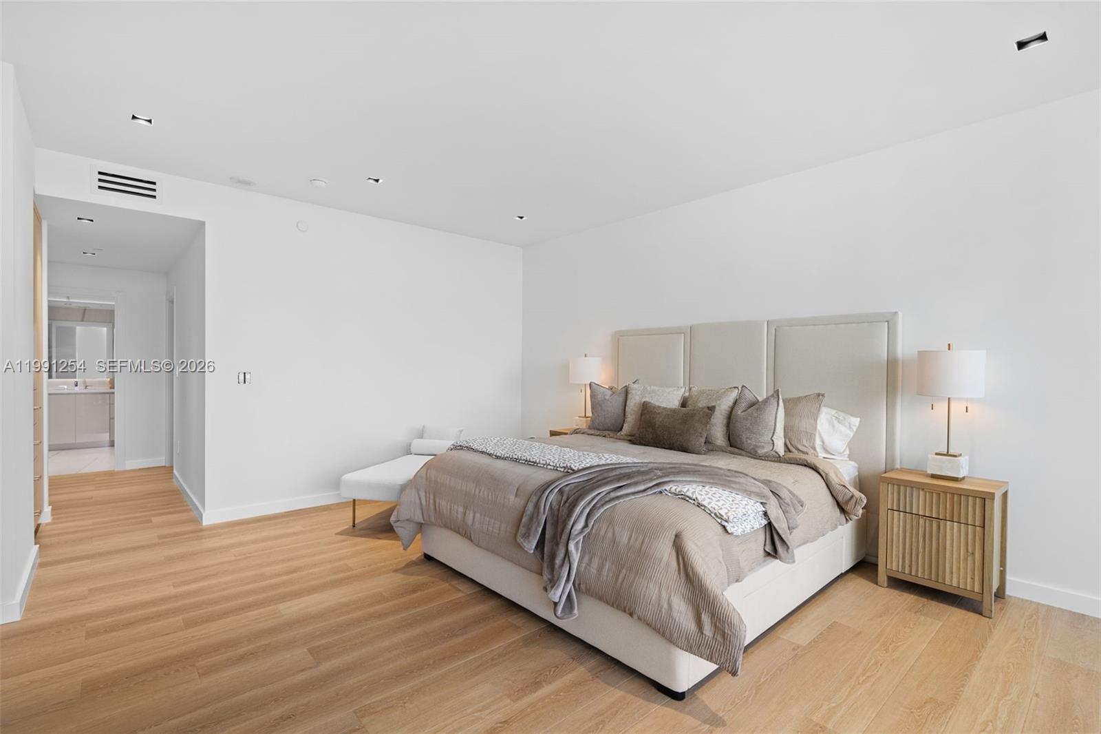 MAJESTIC TOWER - Residential