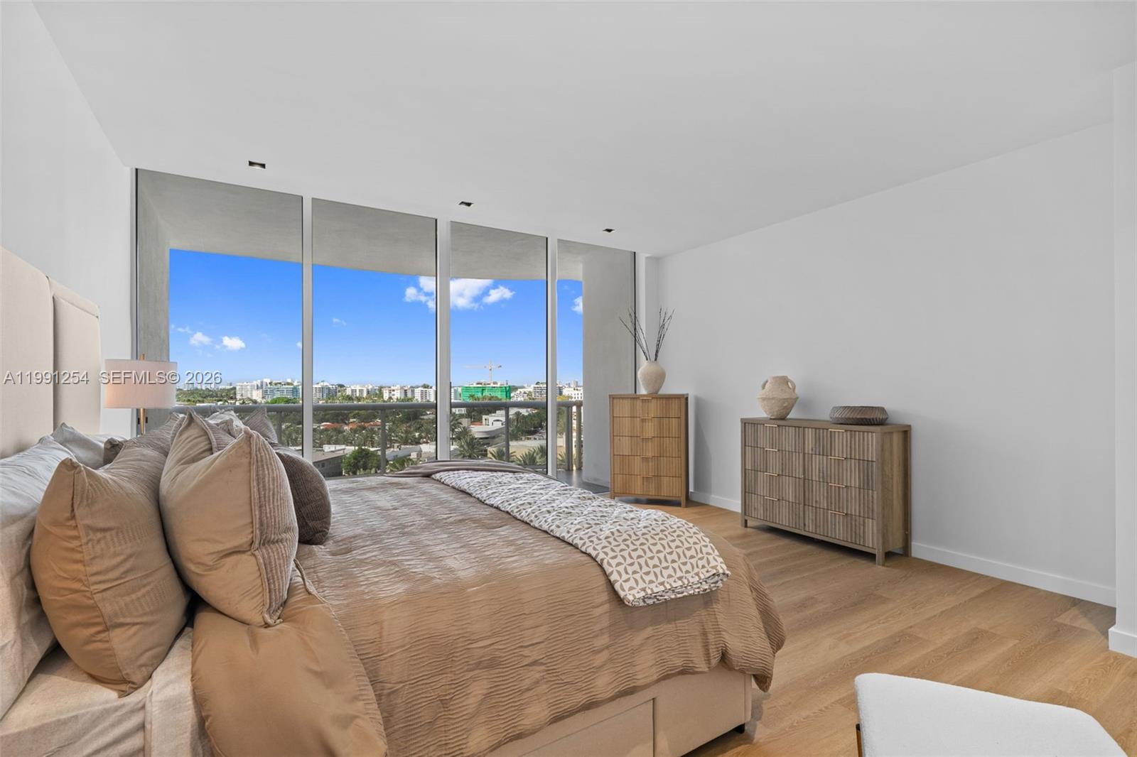 MAJESTIC TOWER - Residential