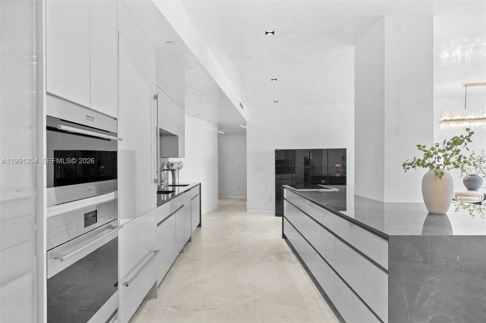 MAJESTIC TOWER - Residential