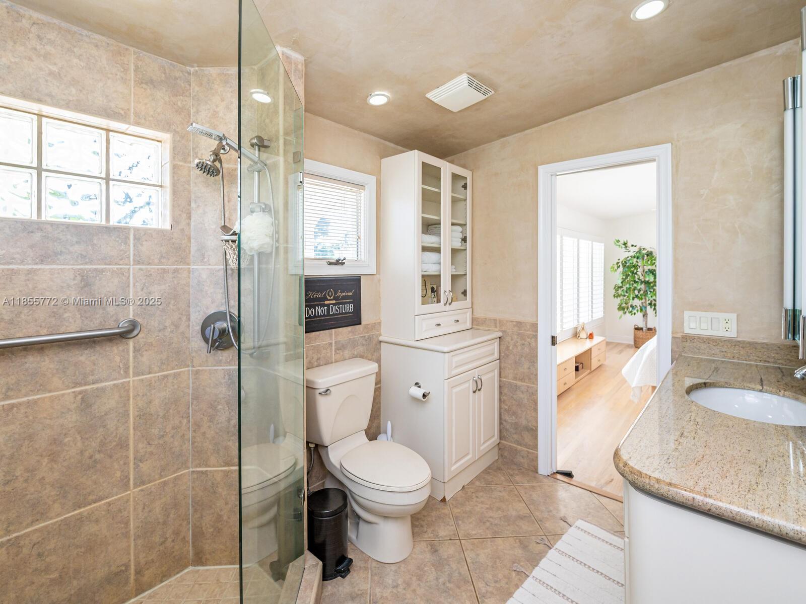 LAUDER GATE ISLES - Residential Lease