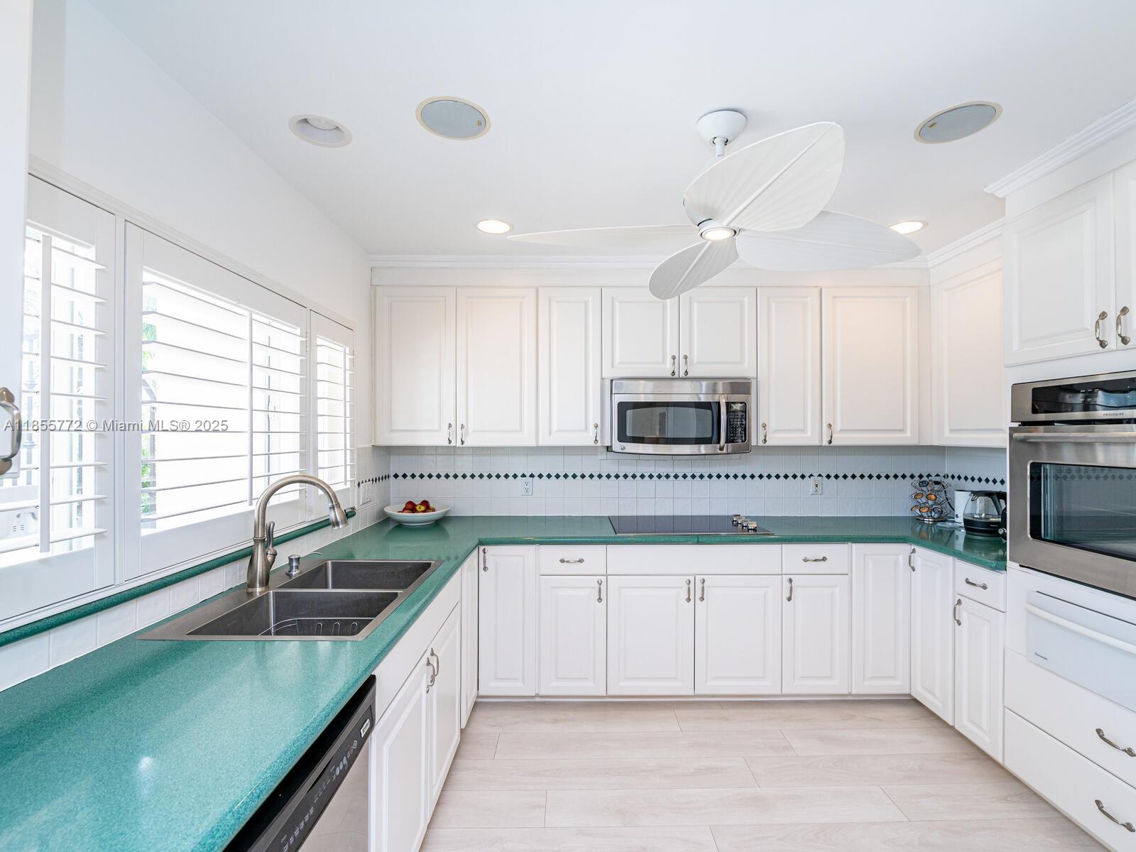 LAUDER GATE ISLES - Residential Lease