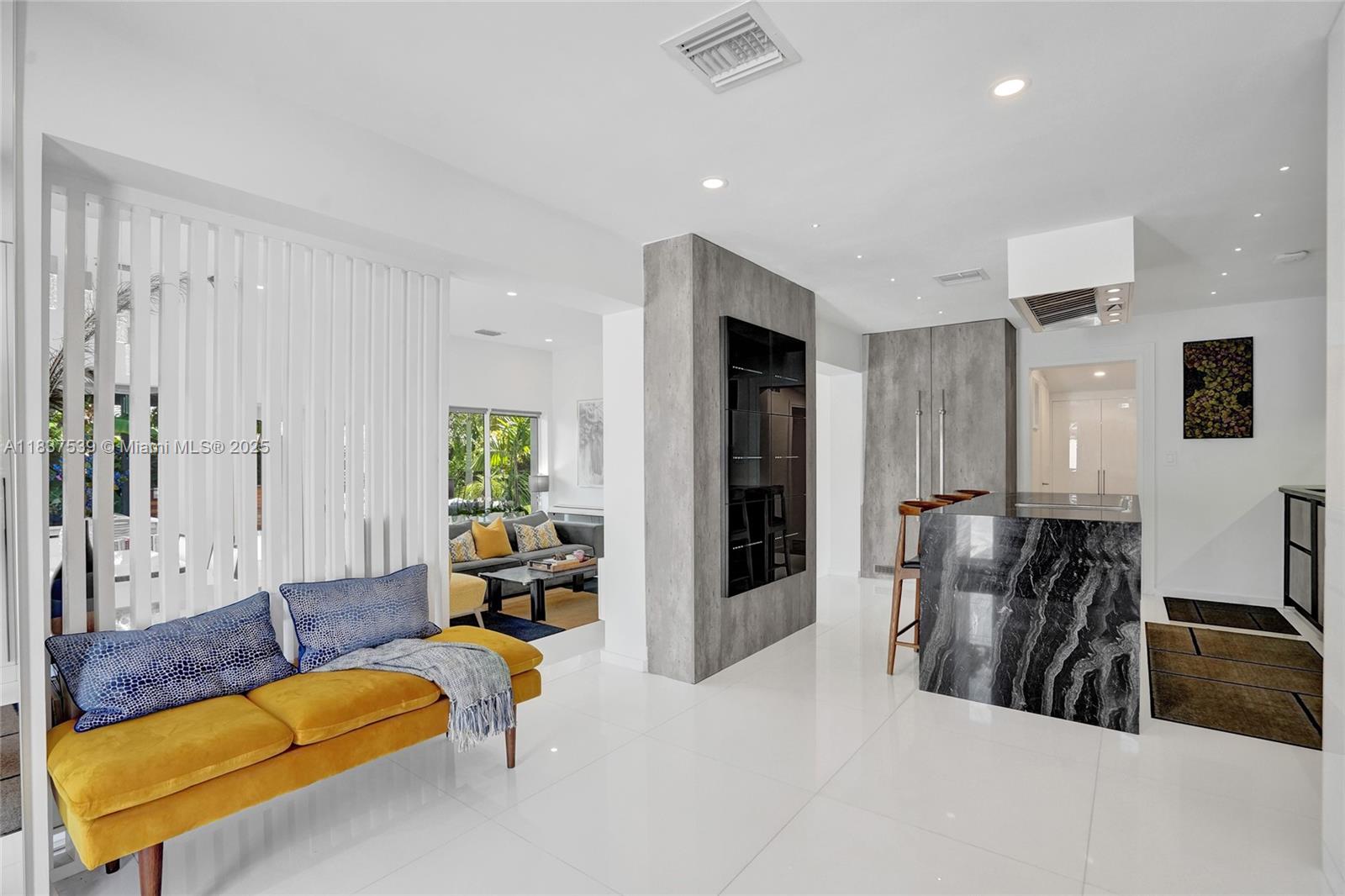2730 Scott St, Hollywood, FL, 33020/$700,000 4 2730 Scott St