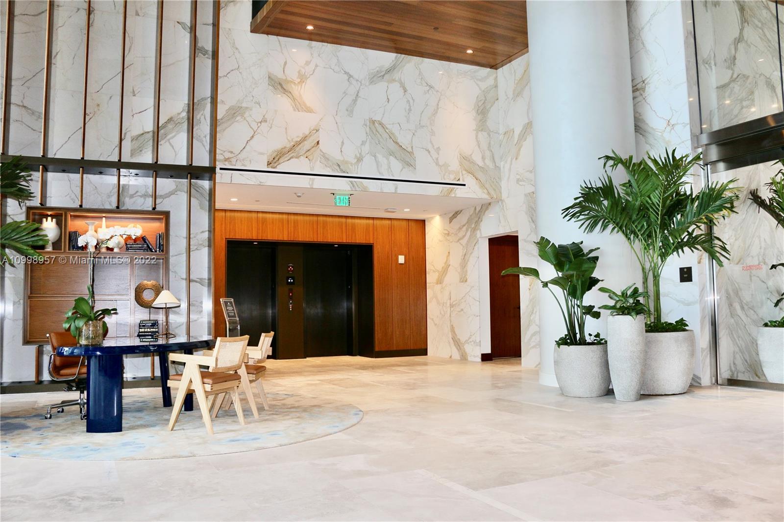 TURNBERRY OCEAN CLUB - Residential