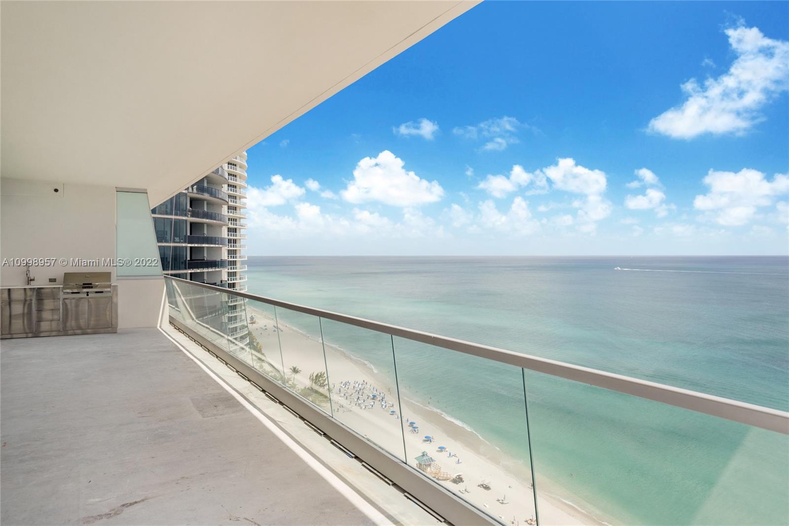 TURNBERRY OCEAN CLUB - Residential