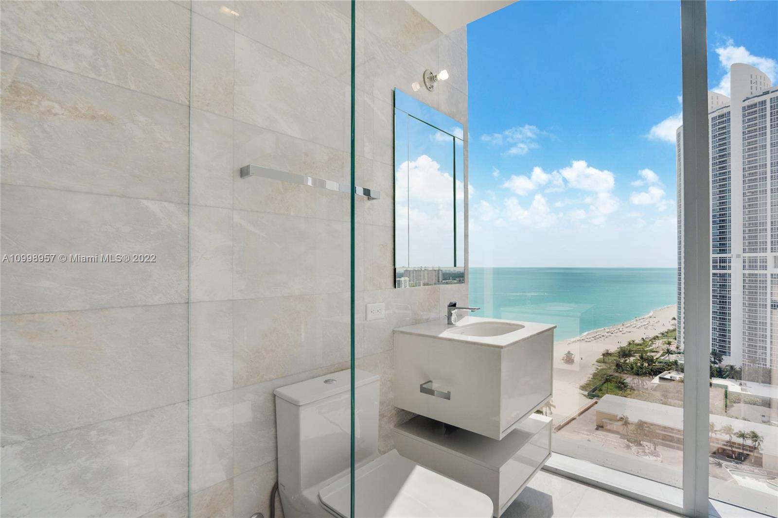 TURNBERRY OCEAN CLUB - Residential