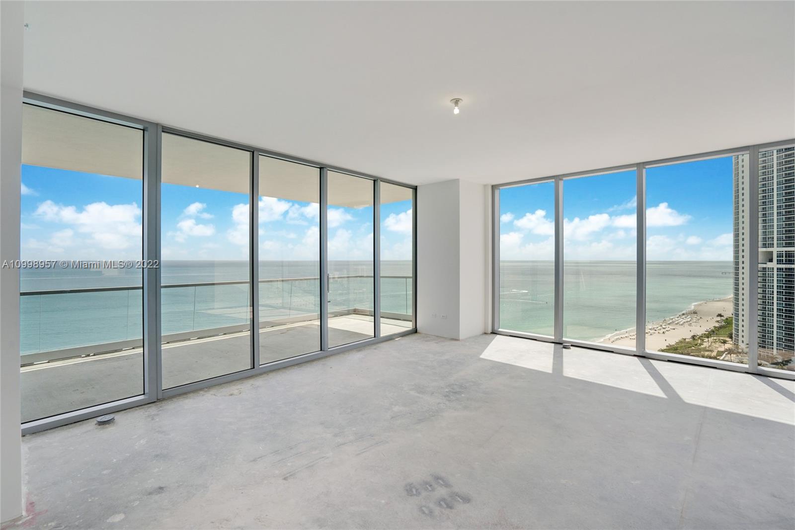 TURNBERRY OCEAN CLUB - Residential