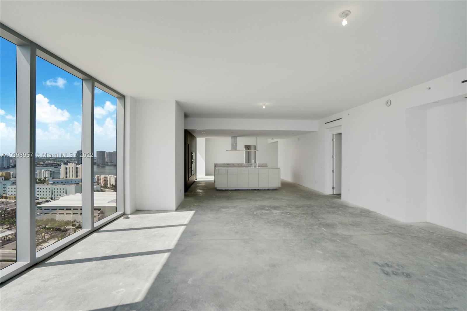 TURNBERRY OCEAN CLUB - Residential