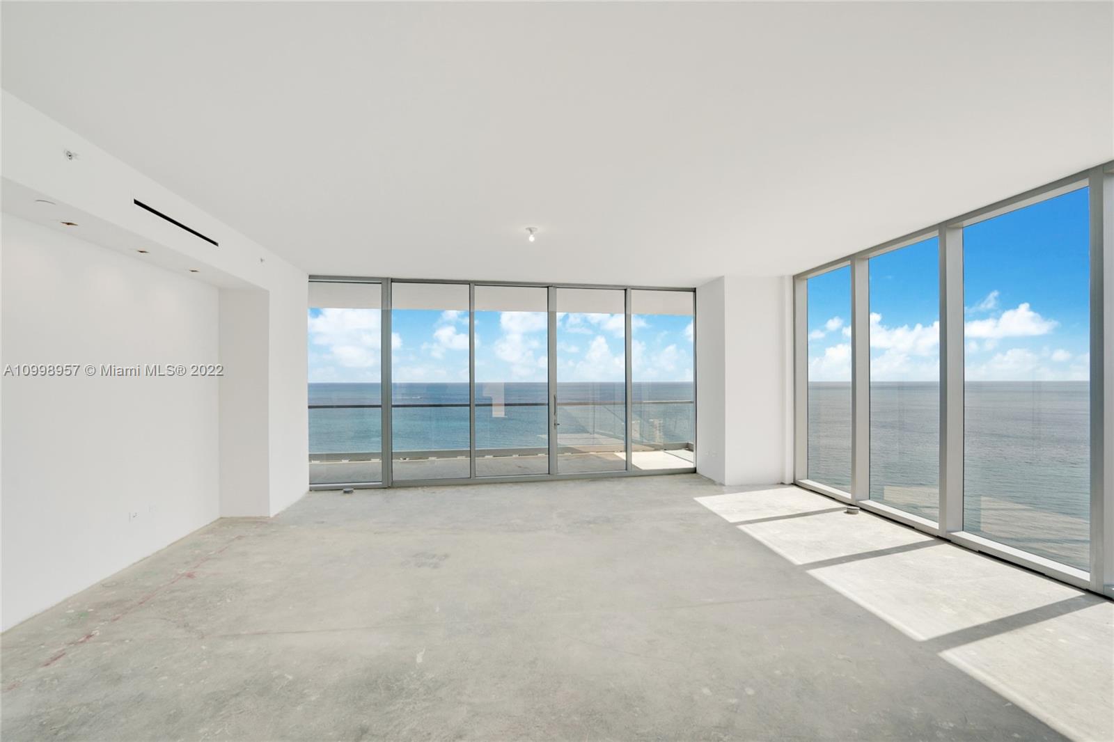 TURNBERRY OCEAN CLUB - Residential