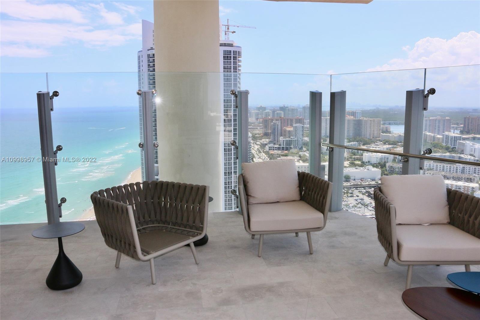 TURNBERRY OCEAN CLUB - Residential