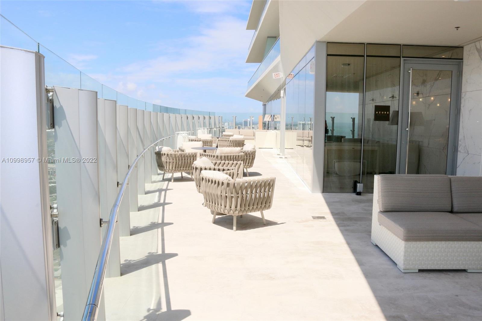 TURNBERRY OCEAN CLUB - Residential