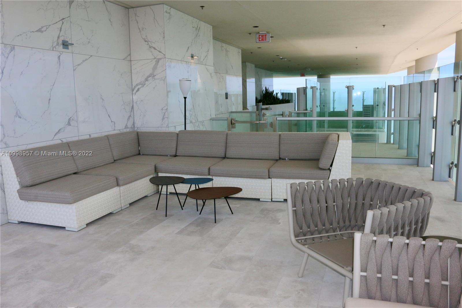 TURNBERRY OCEAN CLUB - Residential