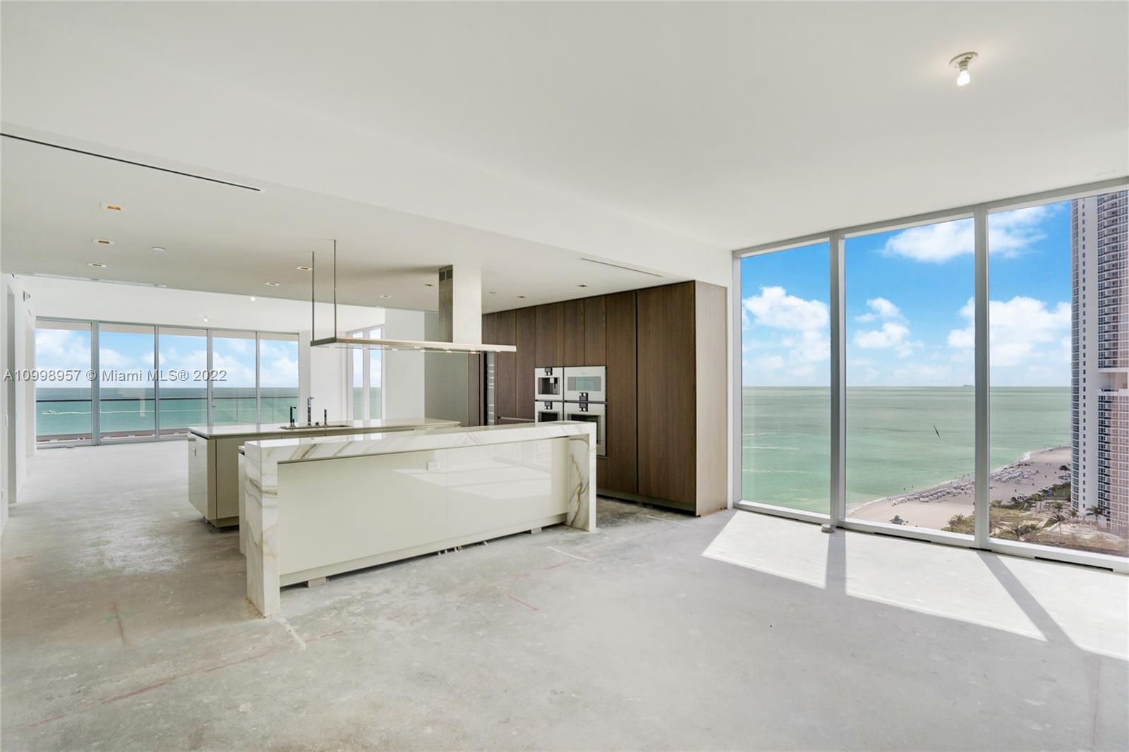 TURNBERRY OCEAN CLUB - Residential