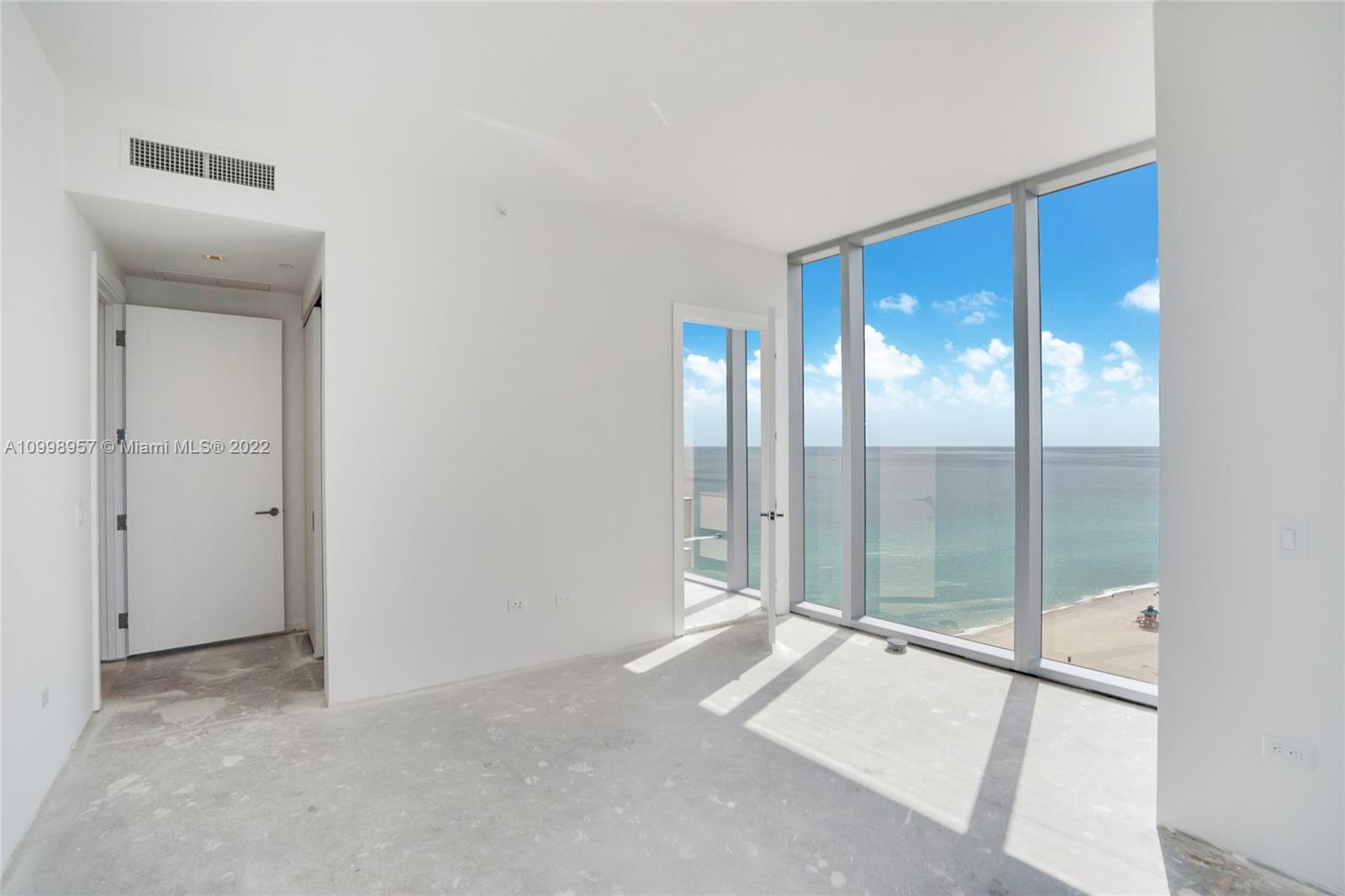 TURNBERRY OCEAN CLUB - Residential