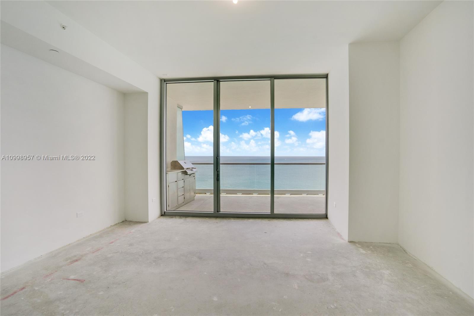 TURNBERRY OCEAN CLUB - Residential