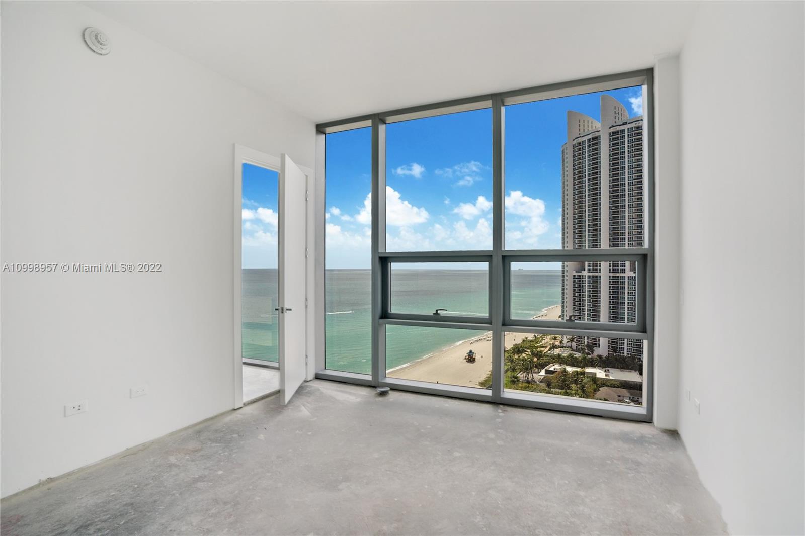 TURNBERRY OCEAN CLUB - Residential
