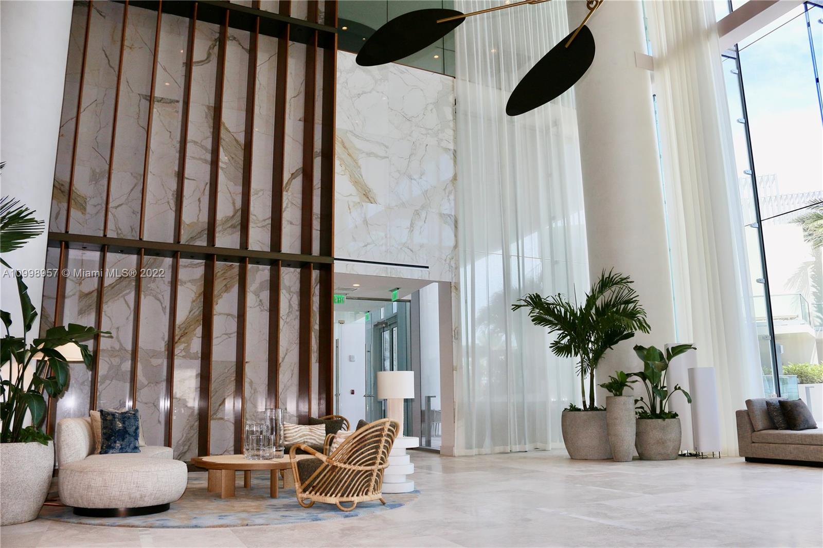 TURNBERRY OCEAN CLUB - Residential