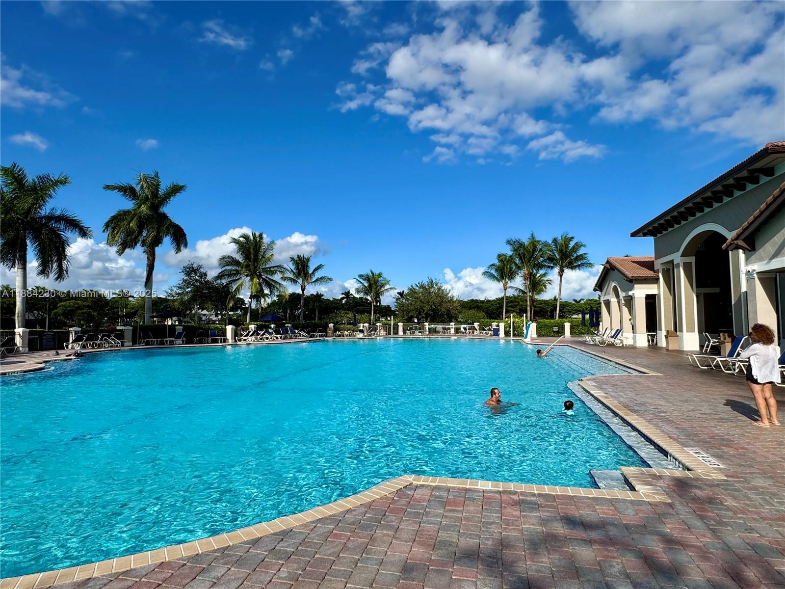 LAKES BY THE BAY KAYE - Residential