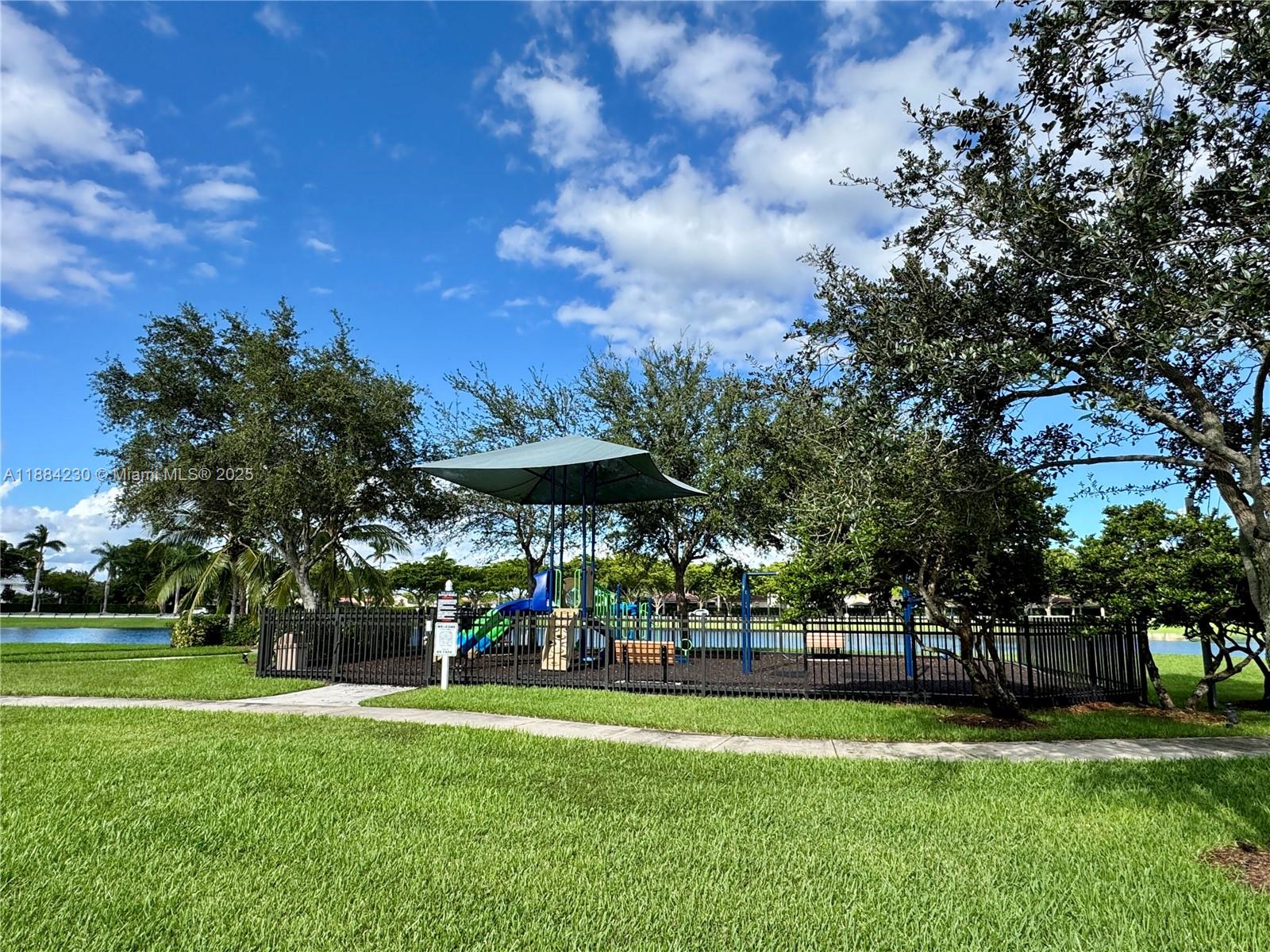 LAKES BY THE BAY KAYE - Residential