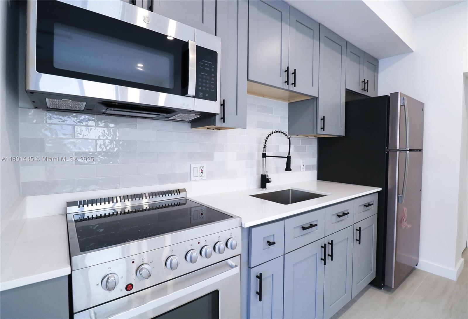 221 SW 11th Ave 2