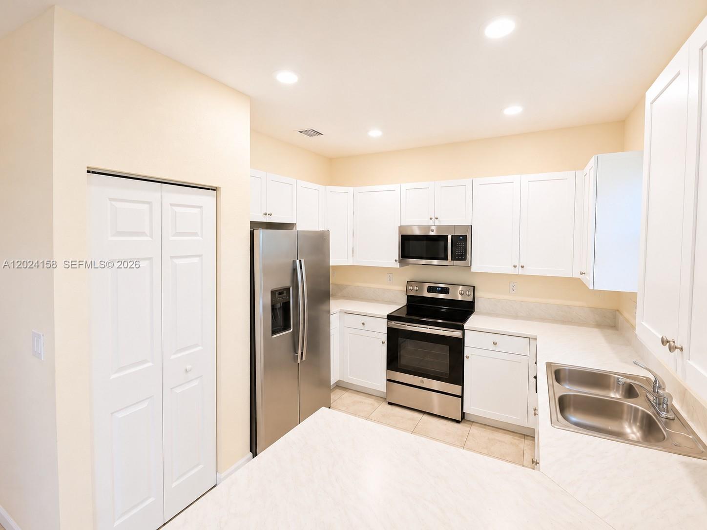 BAYWINDS OF DOMINICA AND - Residential Lease